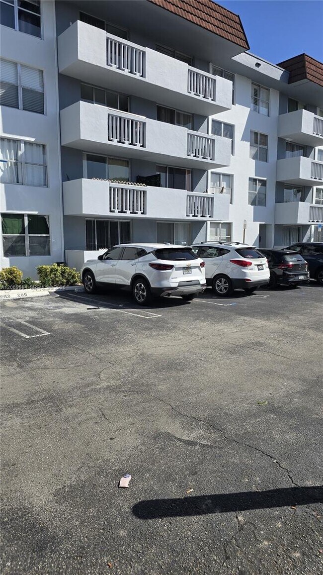 Building Photo - 1800 Sans Souci Blvd