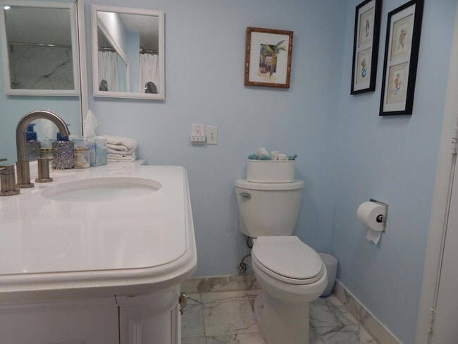 Building Photo - 2829 NE 33rd Ct