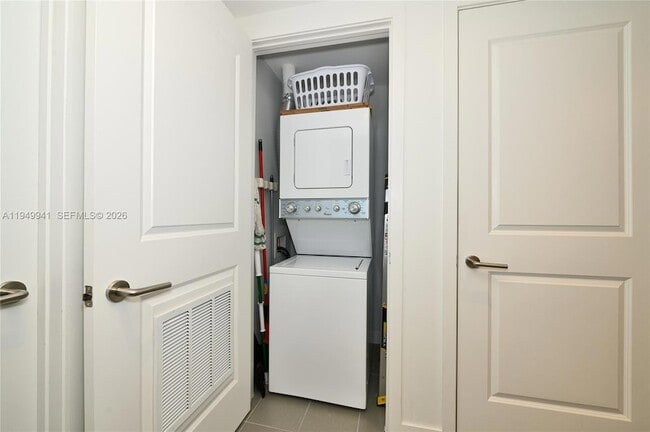 Building Photo - 1600 NE 1st Ave