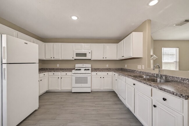 Building Photo - 17250 Cricketbriar Ct