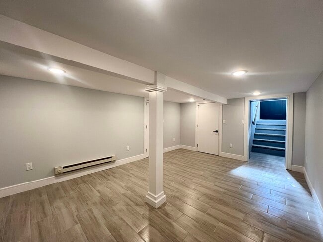 Building Photo - 46 Tuttle St