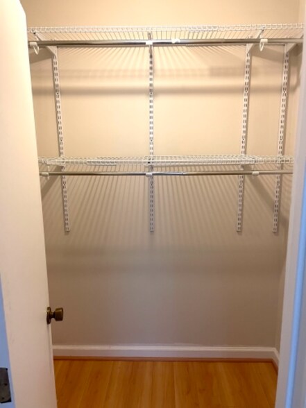 Building Photo - 206 Rock Knoll Dr