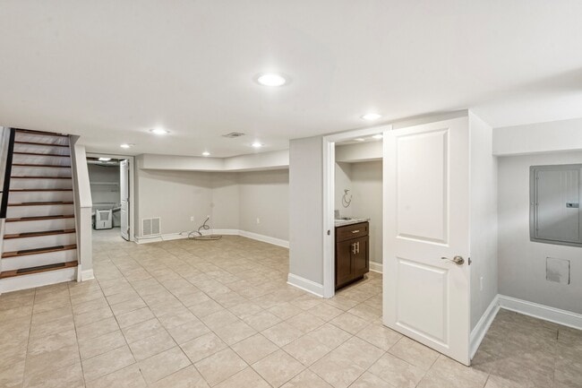 Building Photo - 1618 S 19th St