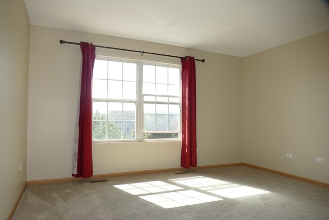 Building Photo - 237 S Oak Creek Ln