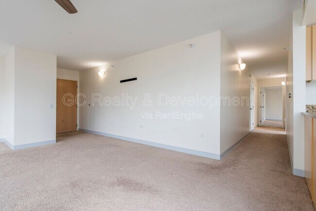 Building Photo - 1720 Maple Ave