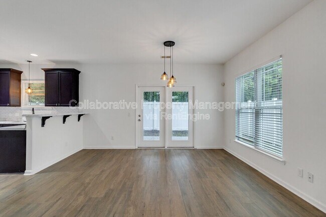 Building Photo - 590 Summer Hill Way