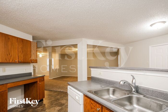 Building Photo - 2880 Ludwig Dr