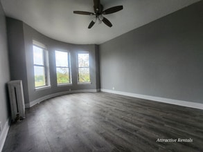 Building Photo - 634 E 44th St