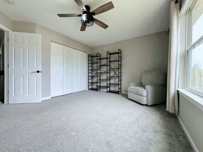 Building Photo - Updated 5 bedroom Kenosha home