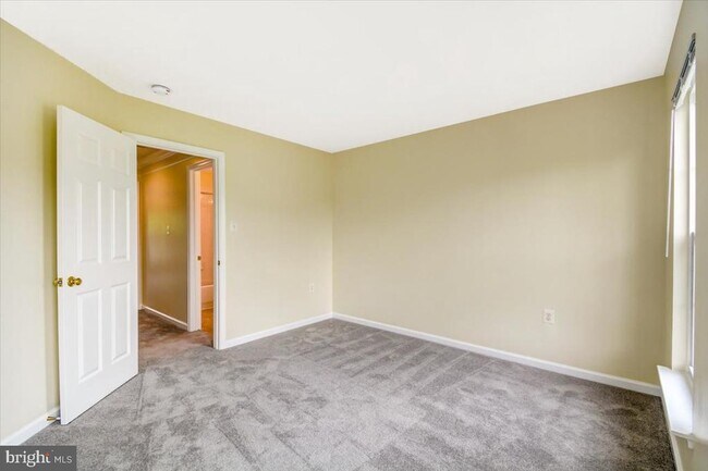 Building Photo - 240 Davis St