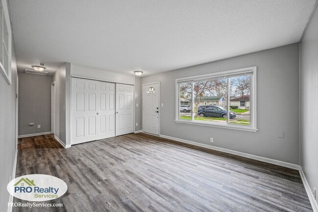 Building Photo - 2 Bedroom Home