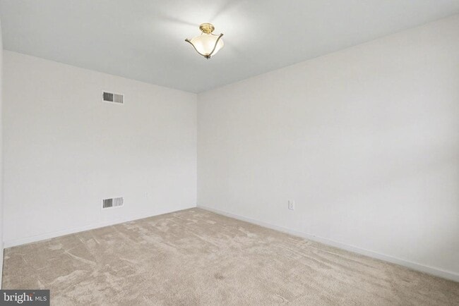 Building Photo - 27 E Imperial Dr