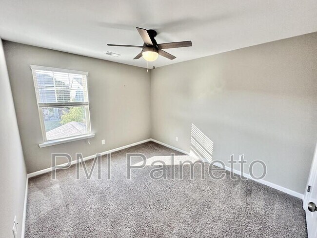 Building Photo - 117 Weeping Oak Ln