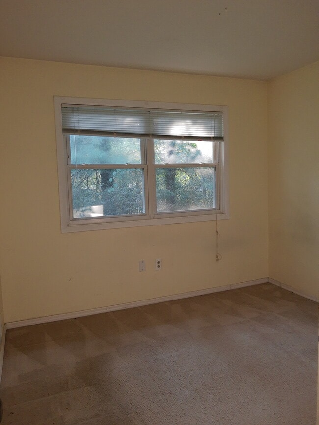 Building Photo - 9 Pheasant Run Ct