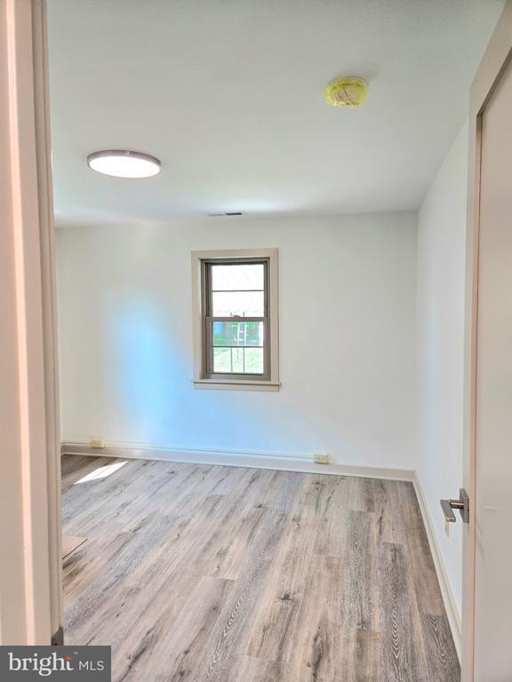 Building Photo - 124 Elm St