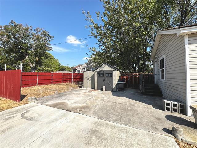 Building Photo - 1415 Abelia St