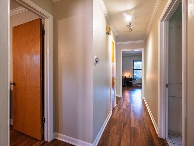 Building Photo - 1306 Ridgemont Dr