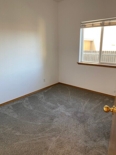 Building Photo - 276 NW schnabel ln