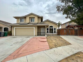 Building Photo - Available NOW! Half off 1st months rent