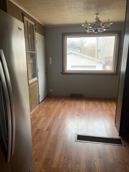 Building Photo - 1302 S 56th Ct