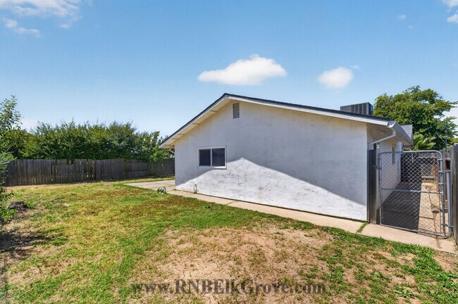 Building Photo - 6844 Sandrock Way