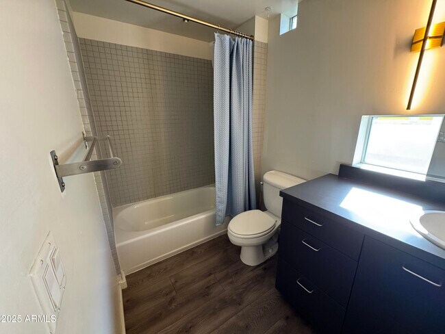 Building Photo - 1111 W University Dr