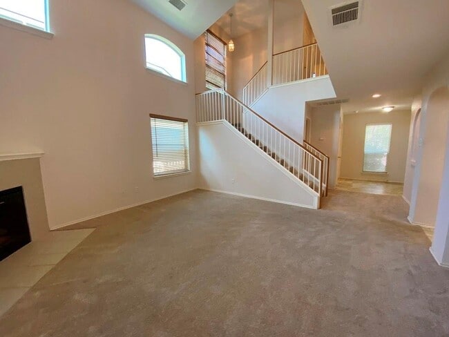 Building Photo - 145 Strawn