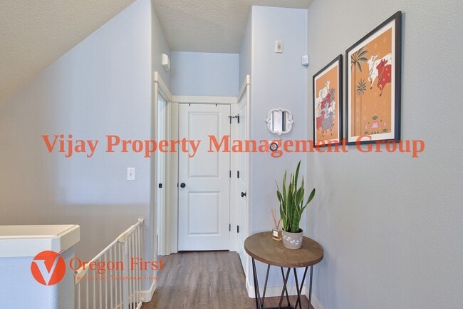 Building Photo - 825 NE Wheelock Pl