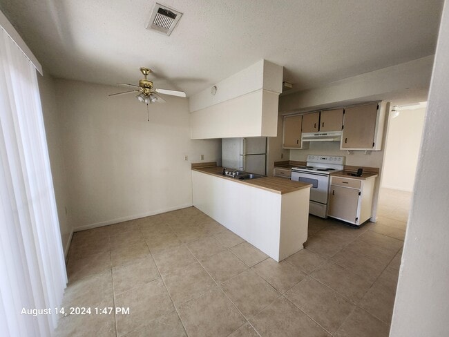 Building Photo - 159 Scottwood Dr SE