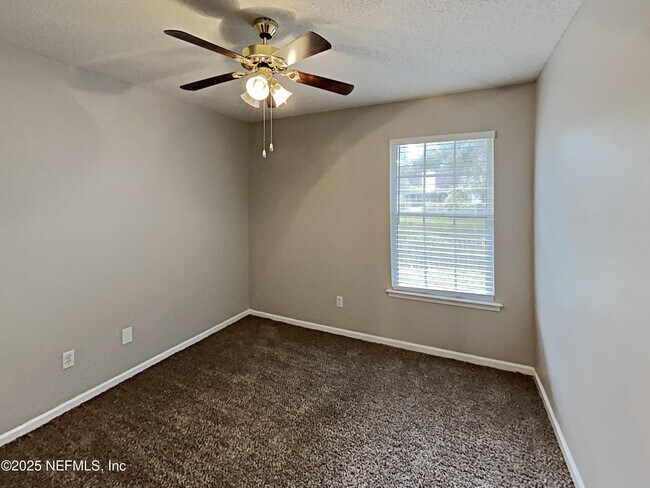 Building Photo - 4400 Apple Tree Pl