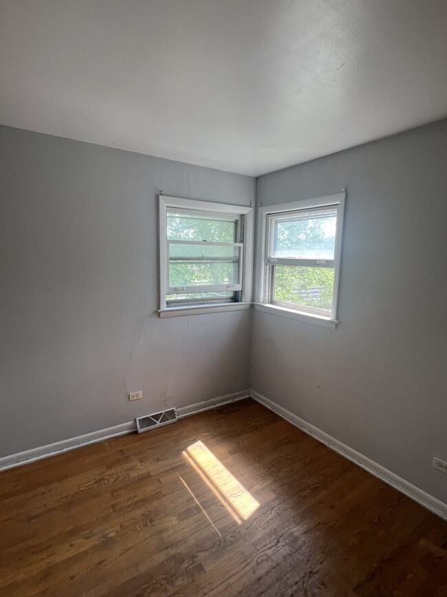 1st bedroom - 13946 S State St