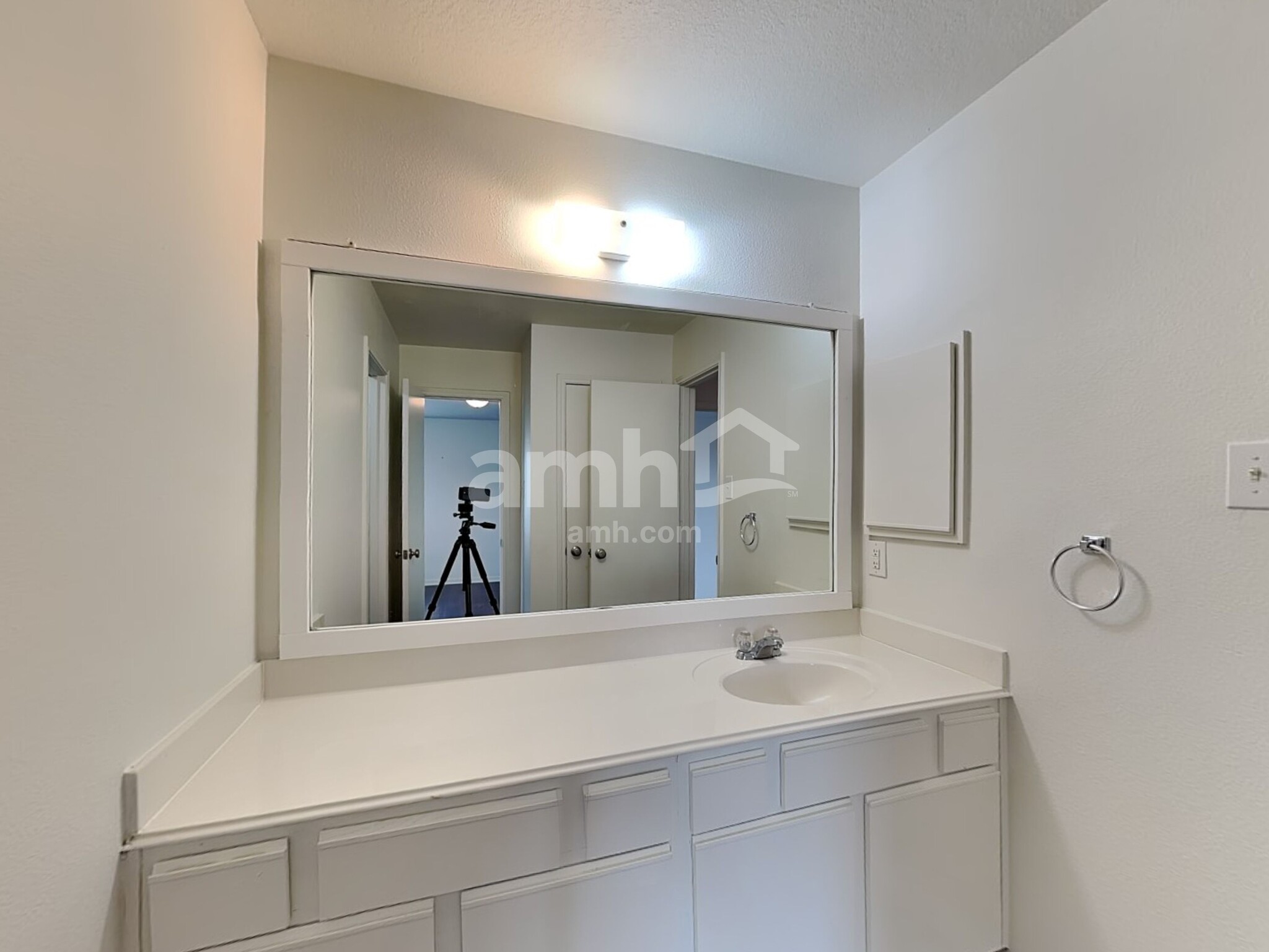 Building Photo - 5634 Cinnamon Lake Dr