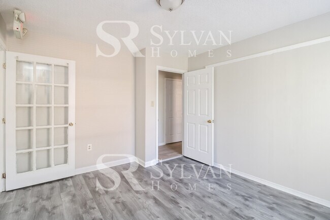 Building Photo - The living is easy in this 3 bedroom, 2.5 bathroom home