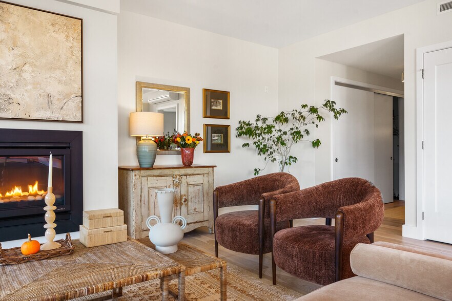 Building Photo - 383 Commercial St