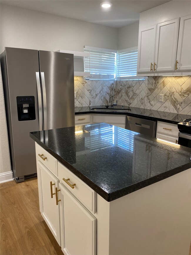 Building Photo - 4901 Winnetka St