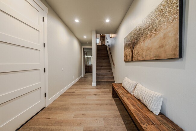Building Photo - 205 Stoner Loop
