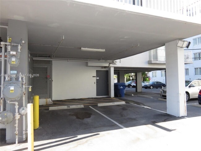 Building Photo - 1255 Collins Ave