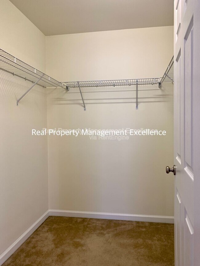 Building Photo - 310 Gilman Ln