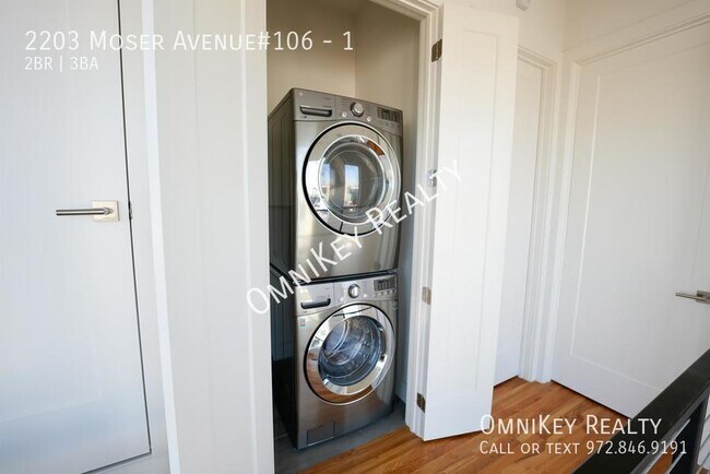 Building Photo - 2203 Moser Ave