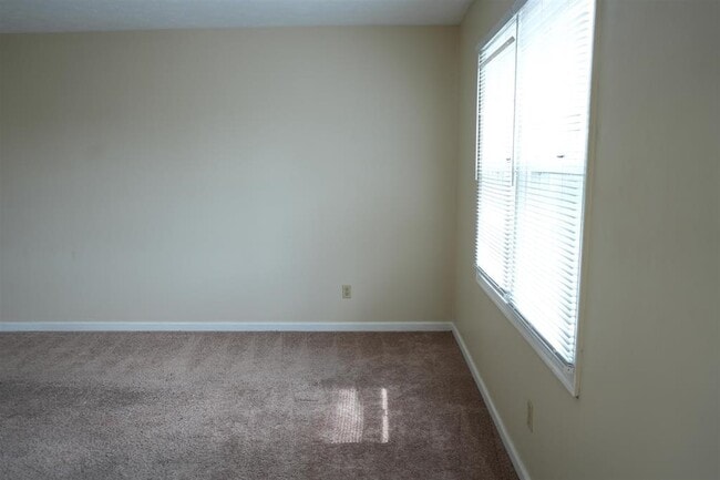 Building Photo - 832 Vine St