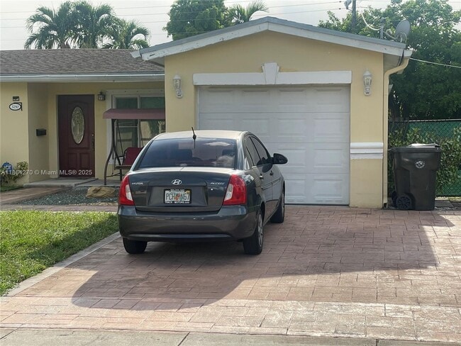 Primary Photo - 3297 NW 35th Way