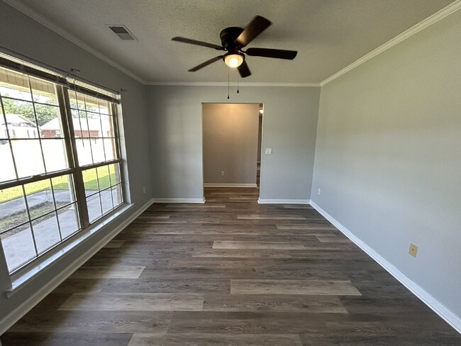 Building Photo - Home For Rent