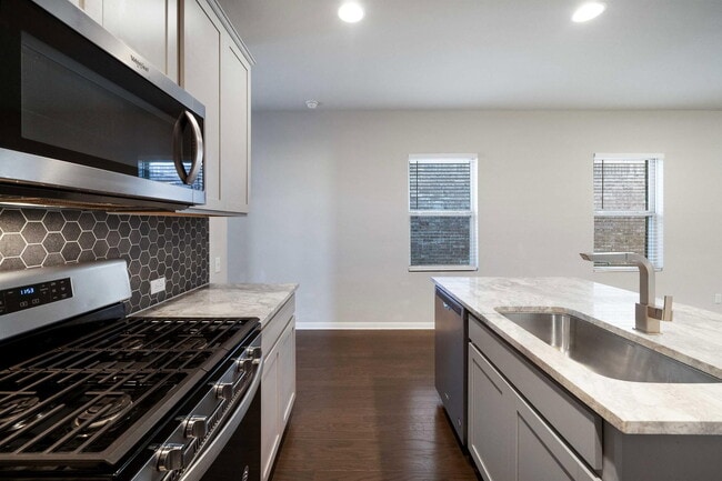 Building Photo - 5912 Wolf Pack Dr