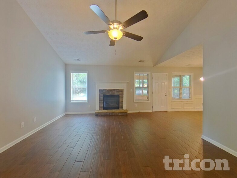 Building Photo - 1011 Buckeye Ln