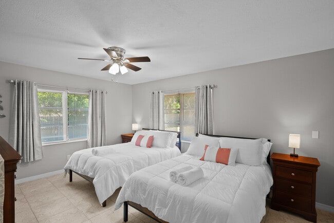 Building Photo - 4220 Sunrise Blvd