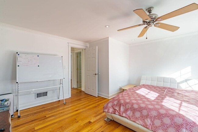 Building Photo - 179 Hobart Ave