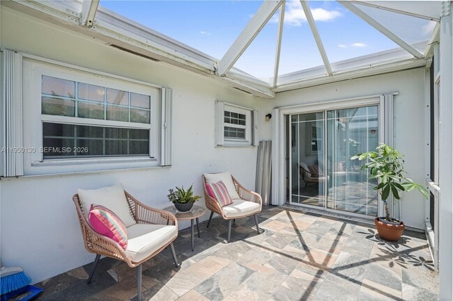 Building Photo - 142 NW 10th Ct