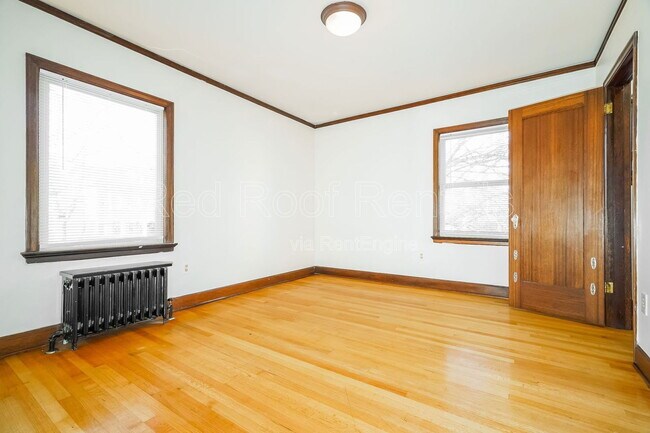 Building Photo - 1325 6th Ave