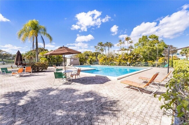 Building Photo - 10855 SW 112th Ave