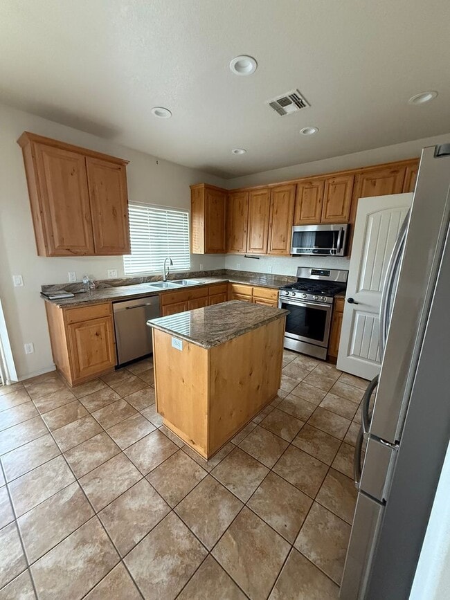 Building Photo - 1315 Paso Robles Ave